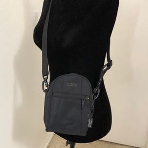 Travel purse w locking zippers